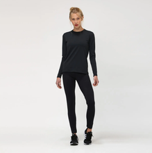 Afbeelding in galerij laden, Model Front: Uv Line T-Shirt Uvpro Br Ml Preto Fem
