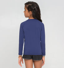 Afbeelding in galerij laden, Model Back: Uv Line T-Shirt Longsleeve Uvpro Kids Navy Blue Upf50+
