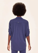 Afbeelding in galerij laden, Model Back: Uv Line Chemise Shirt Copa Navy Blue Upf50+
