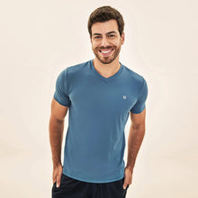 Afbeelding in galerij laden, Model Front: Uv Line T-Shirt Pour Homme T-Shirt Sport Fit Aco

