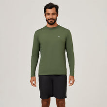 Afbeelding in galerij laden, Model Front: Uv Line T-Shirt Longsleeve Uvpro Green Militar Upf50+
