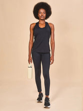 Afbeelding in galerij laden, Model Front: Uv Line Fitness Haut Regata Sport Color Fem Preto Upf50+
