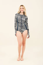 Charger l'image dans la galerie, Model Front: Uv Line Une Pièce Swimsuit Macae Dahlia Navy Blue Upf50+
