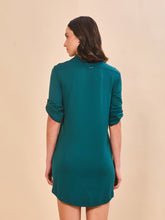 Afbeelding in galerij laden, Model Back: Uv Line Chemise Shirtdress Copenhagen Petroleo Upf50+
