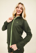 Afbeelding in galerij laden, Gallery: Uv Line Fitness Robes Bag-Foldable Windbreaker Jacket Verde Militar

