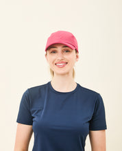 Charger l&#39;image dans la galerie, Model Front: Uv Line Casquette Beach Tennis Cap Fuchsia Upf50+
