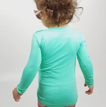 Charger l&#39;image dans la galerie, Model Back: Uv Line T-Shirt Camiseta Baby Nina Verde Claro Upf50+
