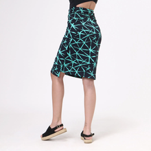 Afbeelding in galerij laden, Model Back: Uv Line Pareo Canga Estrela Upf50+
