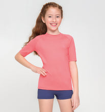 Afbeelding in galerij laden, Model Front: Uv Line T-Shirt Kids Fpu50+ Uvpro Short Sleeve T-Shirt Coral Uv
