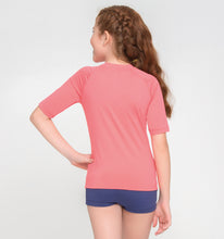 Afbeelding in galerij laden, Model Back: Uv Line T-Shirt Kids Fpu50+ Uvpro Short Sleeve T-Shirt Coral Uv
