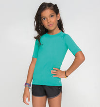Afbeelding in galerij laden, Model Front: Uv Line T-Shirt Kids Fpu50+ Uvpro Short Sleeve T-Shirt Mint Green Uv
