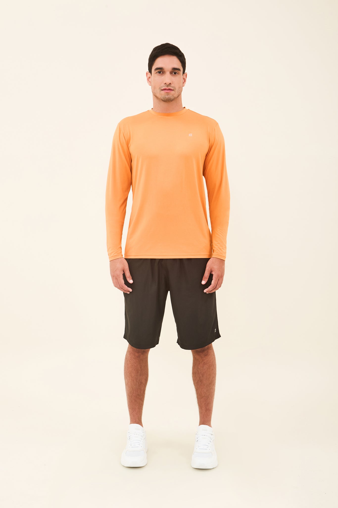 Model Front: Uv Line T-Shirt Longsleeve Uvpro Laranja Upf50+