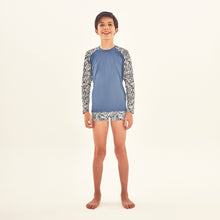 Afbeelding in galerij laden, Model Front: Uv Line T-Shirt Rash Guard Kids Costela Aco Off White Upf50+
