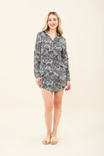 Charger l&#39;image dans la galerie, Model Front: Uv Line Chemise Shirtdress Dalia Marinho Upf50+
