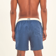 Charger l&#39;image dans la galerie, Model Back: Uv Line Bermuda / Short Pour Homme Shorts Boxer Aco Off White Upf50+
