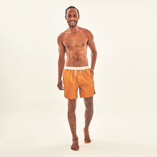Charger l&#39;image dans la galerie, Model Front: Uv Line Bermuda / Short Pour Homme Shorts Boxer Ocre Upf50+
