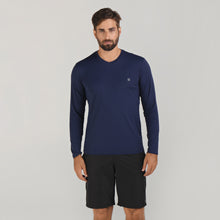 Charger l&#39;image dans la galerie, Model Front: Uv Line Fitness Haut Sport Fit Mas Ml Marinho Upf50+
