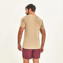 Afbeelding in galerij laden, Model Back: Uv Line Fitness Haut T-Shirt Sport Fit Areia Upf50+
