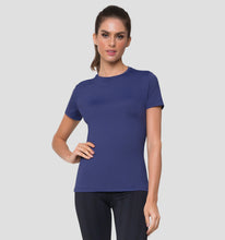 Afbeelding in galerij laden, Model Back: Uv Line Fitness Haut Uvpro Br Mc Marinho Fem
