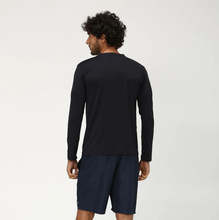 Afbeelding in galerij laden, Model Back: Uv Line T-Shirt Uvpro Br Ml Preto Msc
